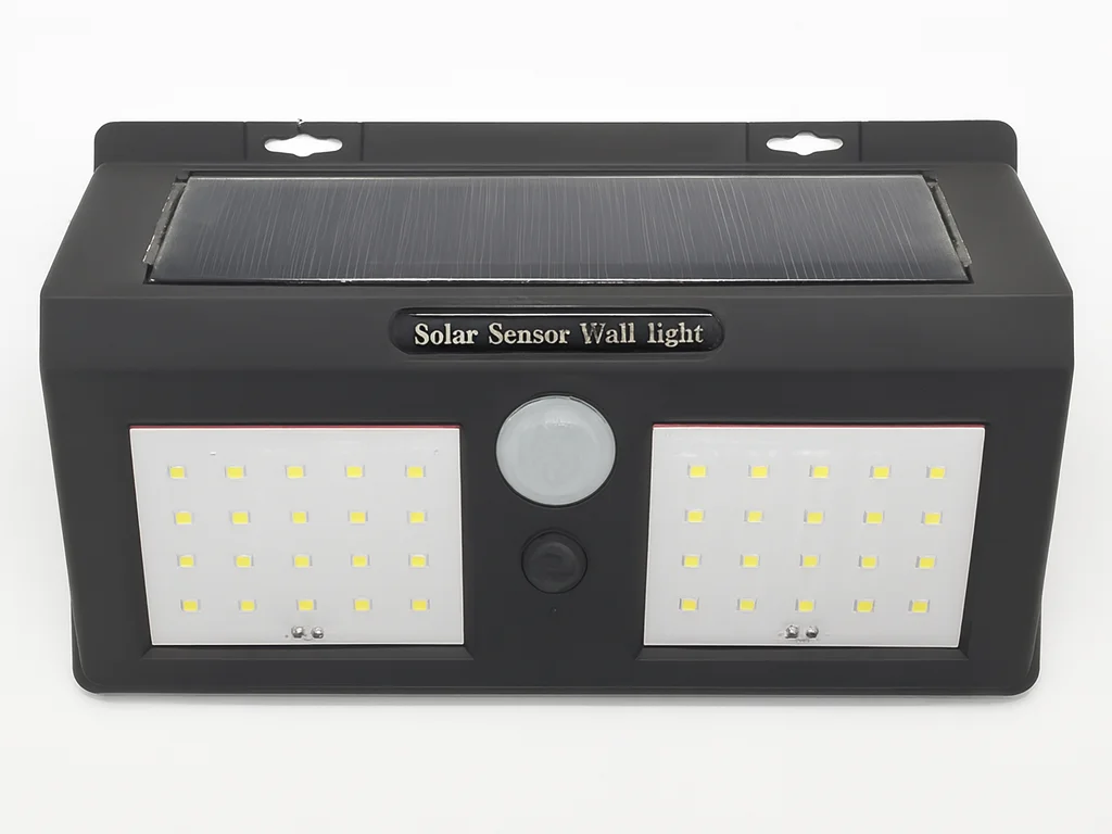 Вуличний ліхтар з датчиком руху та сонячною батареєю — автономне освітлення BL 1626B